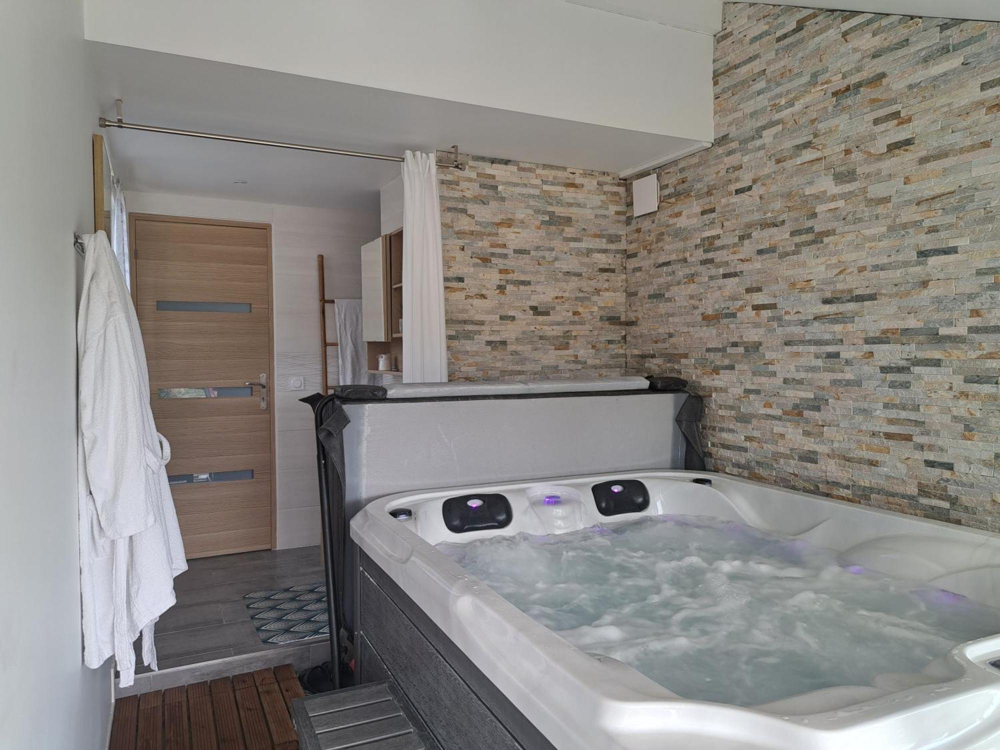 Adorelys Sejour Bien Etre - Spa Et Massage Saint-Cassien  Exterior foto